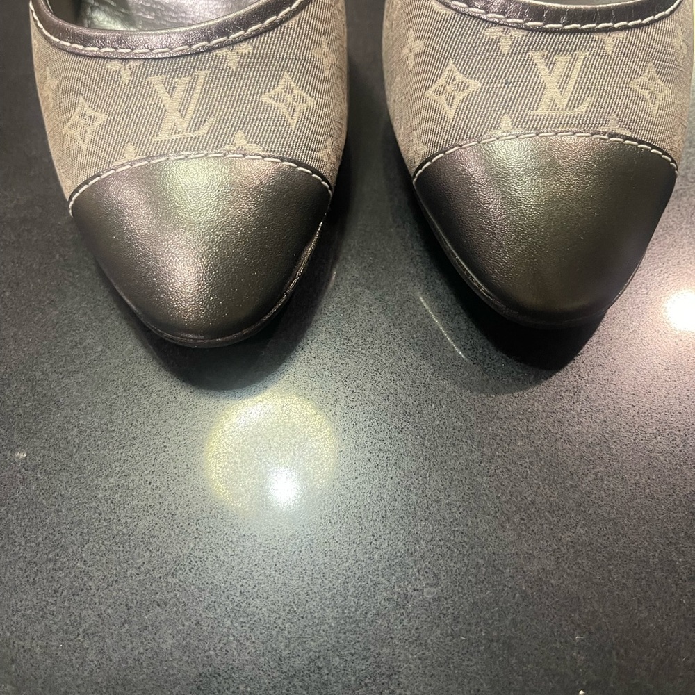 Louis Vuitton’s Canvas Pumps - Picture 5 of 9